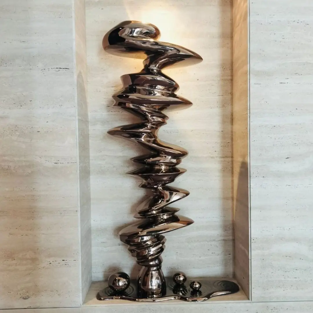 Bronze-Sculpture-at-Nad-al-hamar villa