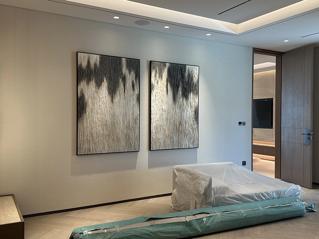 At Qube Artis, we are proud to collaborate with W Hotel Riyadh on a prestigious art project that brings together modern creativity and traditional Saudi inspirations.